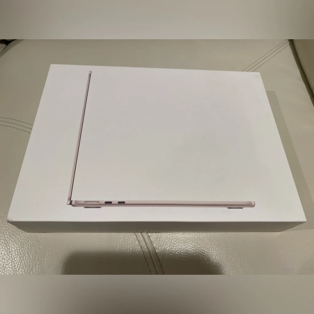 Apple Laptop in White
